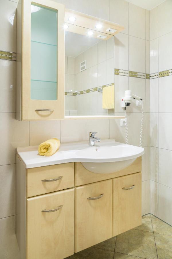 Matzhof Apartment ลีโอกัง ภายนอก รูปภาพ